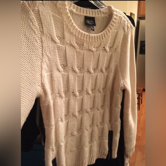 NICOLE MILLER Ivory Sweater size Medium - Picture 1 of 6